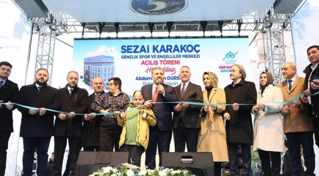 Sultangazi, Sezai Karakoç Gençlik Spor ve Engelliler Merkezi, Bakan Fahrettin Koca'nın katılımıyla açıldı.
