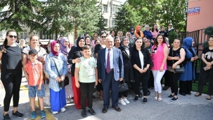 Kayseri protokolü karne coşkusuna ortak oldu