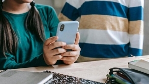 'Öğrencilerin derslerini olumsuz etkiliyor' İsveç'te akıllı telefona yasak! - Son Dakika Dünya Haberleri