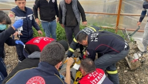Bahçeyi çapalarken kabus yaşadı! Ayağı sıkıştı, itfaiye ekipleri kurtardı