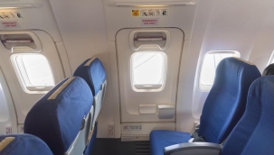 Havada kaos: Uçağın acil çıkış kapısını iki kez açmaya çalıştı! - Dünyadan Haberler