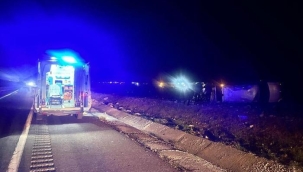 Mardin'de kontrolden çıkan minibüs takla attı: 3 yaralı