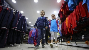Okul kıyafeti alışverişi yeni dönemle canlandı - Ekonomi Haberleri