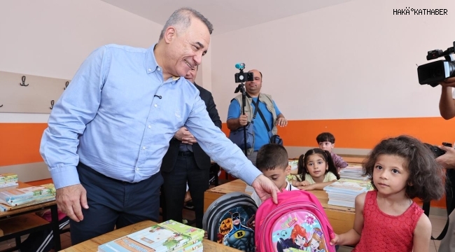 15 Bin Öğrenciye Çanta ve Kırtasiye Seti Hediye Edildi