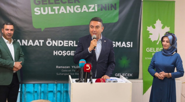 Davutoğlu, Sultangazi'de Kanaat Önderleriyle Buluştu