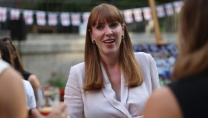 İngiltere Başbakan Yardımcısı eksik ev vergisi nedeniyle istifa etti