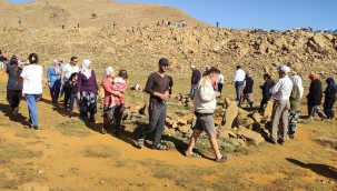 Yörükler 7 asırlık göç geleneğini Sandıras Dağı'nın 2 bin 300 rakımlı zirvesinde yaşattı