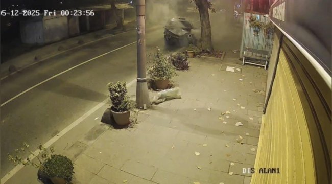 Beykoz'da ehliyetsiz sürücünün kullandığı otomobil ağaca çarpıp yola savruldu: 2 yaralı