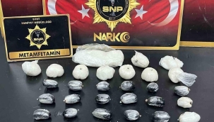 Siirt'te yabancı uyruklu 4 kişinin midesinden 1 kilo uyuşturucu ele geçirildi