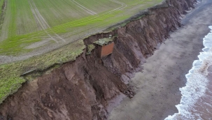 Dünyanın konuştuğu görüntüler! Nükleer sığınak uçurumda asılı kaldı