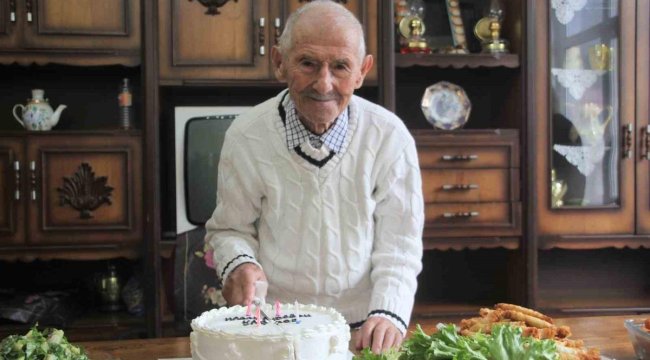 Türkiye'nin asırlık dedesi! 102'nci yaşını kutladı: "Sıhhatim gençlik gibi"