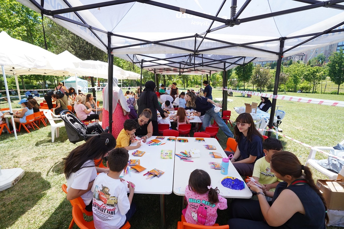 İstanbul Beylikdüzü'nde karne sevinci şenliğe dönüştü