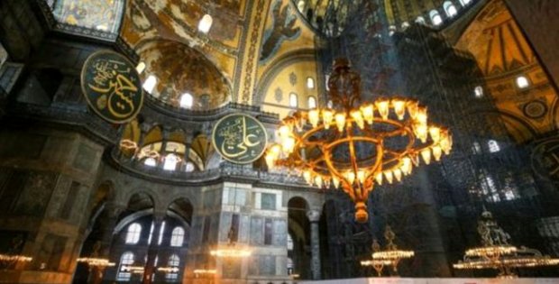 24 Temmuz'da ibadete açılacak Ayasofya Camii'ne serilecek halı ilk kez görüntülendi