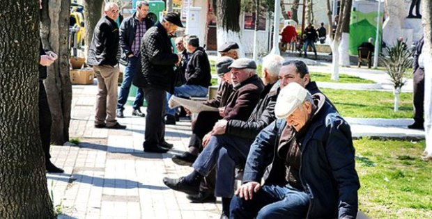 AK Parti Sözcüsü Ömer Çelik, '65 yaş üzerine sokak izni çıkacak mı?' sorusuna cevap verdi