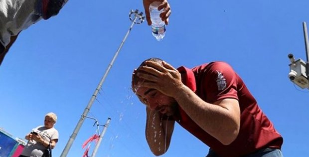 Antalya'da 38,8 derece ölçülen sıcaklık, 1929 yılından bu yana mayıs ayında ölçülen en yüksek sıcaklık oldu