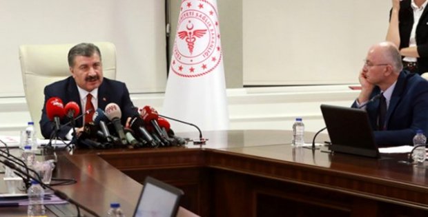 Bakan Koca, Türkiye'nin koronavirüsle mücadelesini eleştirenlere İngilizlerin yayınıyla yanıt verdi