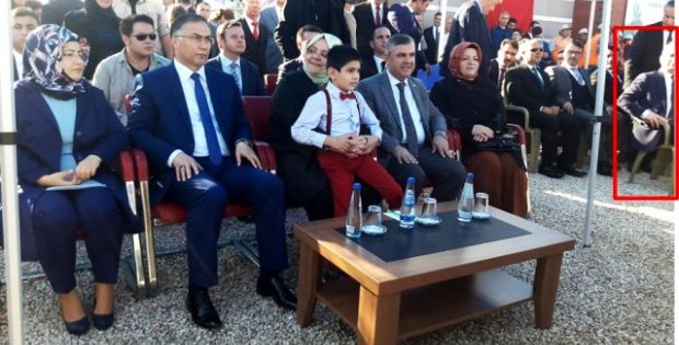 Bakan Selçuk'un da katıldığı etkinlikte Belediye Başkanı Ayhan'a protokolde yer vermediler