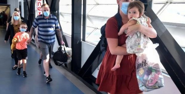 Bazı ülkelere uçuşların yeniden başlamasıyla Antalya'ya 1 günde 10 binin üzerinde yabancı turist geldi