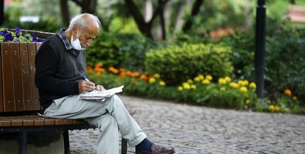Bilim Kurulu Üyesi'nden 65 yaş üstünü sevindirecek açıklama: Yakın zamanda sokağa çıkma yasağı kalkabilir