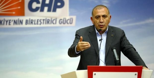 CHP'li Gürsel Tekin, 'Vatandaşın dayanacak gücü kalmadı' diyerek e-hacizden vazgeçilmesi çağrısında bulundu
