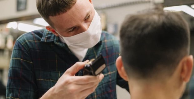 Denetim yapan doktorun koronavirüs testi pozitif çıkınca 50 berber karantinaya alındı