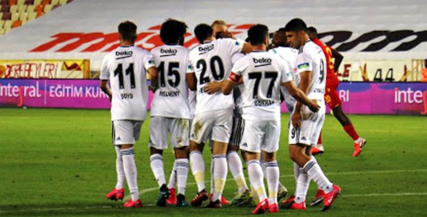 Devler Ligi'nde mücadele edecek olan Beşiktaş, ilk imzayı N'Sakala'ya attırdı