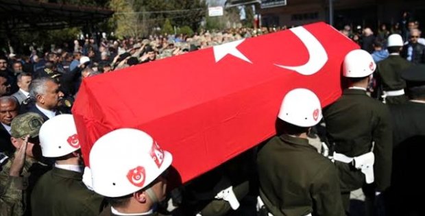 Hakkari'de 2 asker yıldırım düşmesi sonucu; Şanlıurfa'da 2 asker PKK saldırısı sonucu şehit oldu