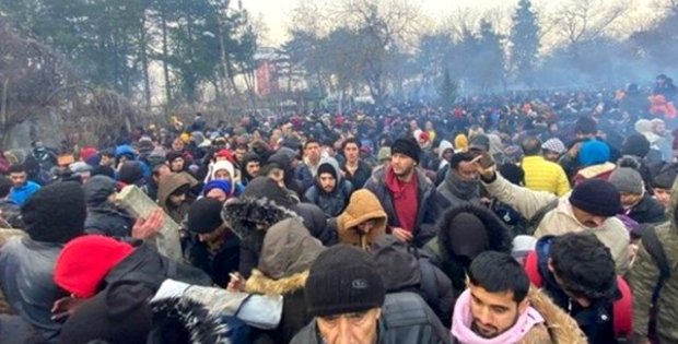 İçişleri Bakanı Soylu: Salgın nedeniyle Yunanistan sınırındaki mültecileri geri gönderme merkezlerine aldık
