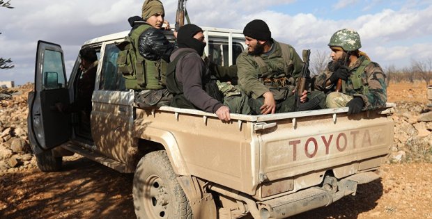 İdlib'de örgütler arası çatışma sürüyor: Ulusal Kurtuluş Cephesi, El Nusra'ya saldırdı