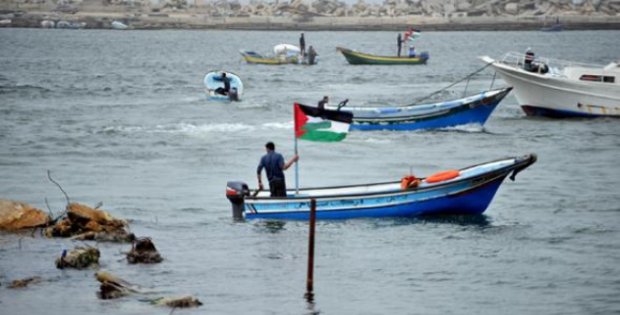 İsrail askerleri, 5 balıkçıyı gözaltına aldı.