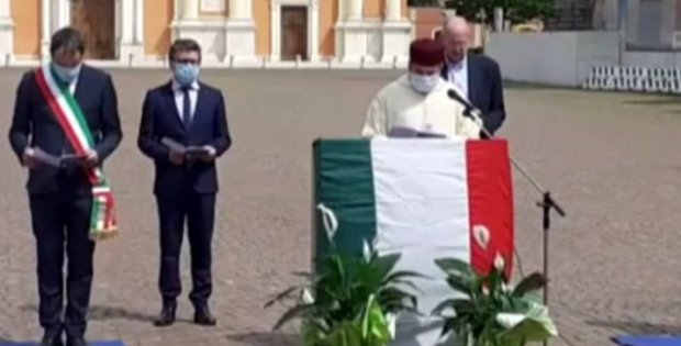 İtalya'nın Carpi kentinde Belediye Başkanı Alberto Bellelli, koronavirüse karşı Kur'an-ı Kerim okuttu