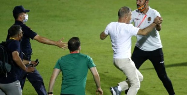 Maç sonrası ortalık karıştı! Ahmet Ağaoğlu, Alanyaspor Kulübü çalışanlarına vurmaya kalkıştı