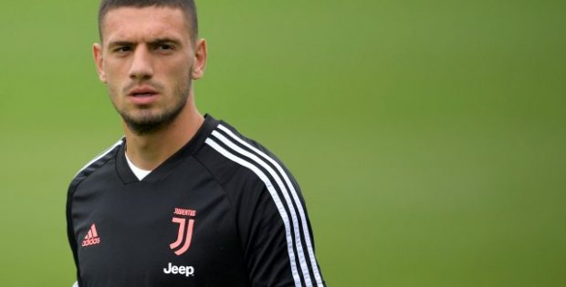 Merih Demiral'dan koronavirüs açıklaması: Sağlığım gayet iyi, sizler de gerekli tedbirleri alın