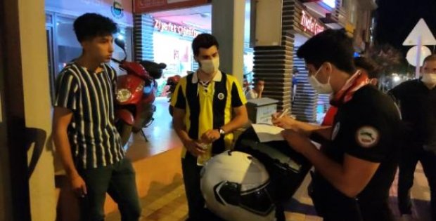 Polisin maske sorduğu gencin yanıtı vaka sayılarının neden arttığını gözler önüne serdi