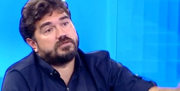Rasim Ozan Kütahyalı'nın Beyaz Futbol'a geri dönmesi sonrası Boşnaklar, kanalın önünde protesto düzenledi