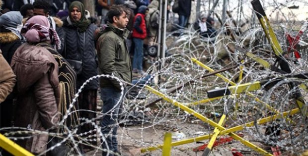 Savunma Bakanı: Türkiye mültecileri durdurmamakla kalmıyor aynı zamanda yardım ediyor