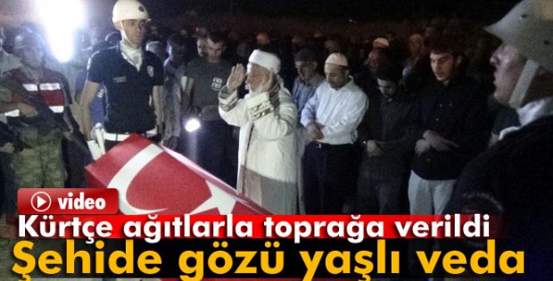 Şehit polis Kürtçe ağıtlarla toprağa verildi