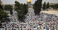 200 bin kişi Mescid-i Aksa'da Cuma namazı kıldı