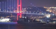 ABD savaş gemisi İstanbul Boğazı'ndan geçti