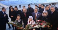 Ahıska Türkleri'ni Bakan Akdoğan karşıladı