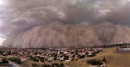Ankara ve Eskişehir'de etkili olan kum fırtınasının yarattığı hasar gün ağarınca ortaya çıktı