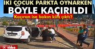 Baba, iki çocuğunu parkta oynarken