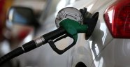 Benzinin litre fiyatı 2 yıl sonra ilk defa 6 TL'nin altına geriledi!