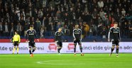 Beşiktaş zirvede yaralı