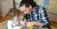 Çalışan annelere verilen bakıcı desteği 200 eurodan 300 euroya çıkarıldı