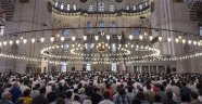 Camilerde 12 Haziran'dan sonra maske takmak şartıyla cemaatle namaz kılınabilecek