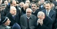 Cumhurbaşkanı Erdoğan, Elazığ'da katıldığı cenaze namazında gözyaşlarına hakim olamadı
