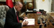Cumhurbaşkanı Erdoğan "Hayırlı olsun" diyerek Ayasofya'da ibadetin önünü açan kararnameyi imzaladı