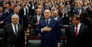 Davutoğlu, Erdoğan'ın yanına oturdu