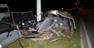 Elektrik direğine çarpan otomobil ikiye ayrıldı: 1 yaralı